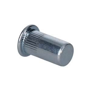 Nýtovací matice M6 plochá hlava, rýhovaný dřík, uzavřená